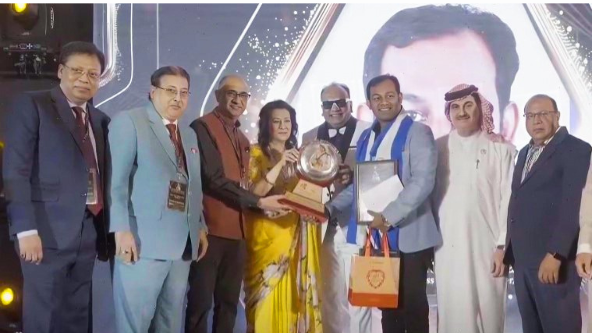 দুবাইয়ে মাদার তেরেসা অ্যাওয়ার্ড পেলেন রিমঝিম গ্রুপের এমডি ওয়ালিউর রহমান