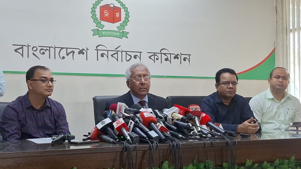সংসদ নির্বাচনের বাইরে অন্য কিছু ভাববার সুযোগ নেই : ইসি সচিব
