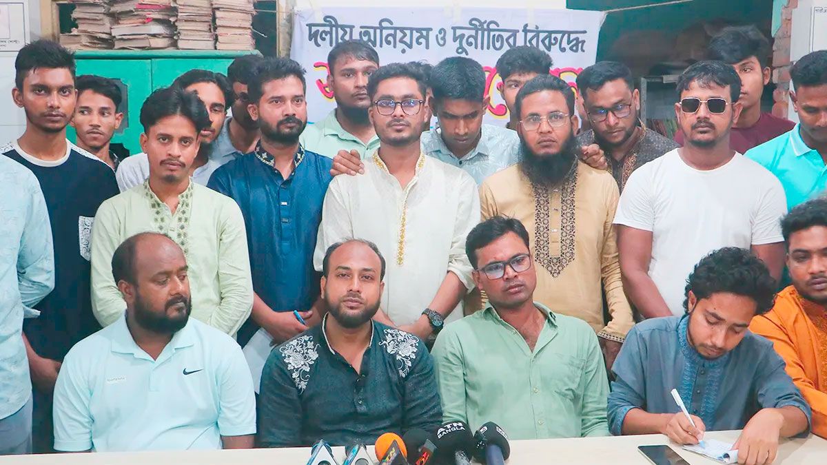 অনিয়মের অভিযোগ : গণঅধিকার পরিষদের শতাধিক নেতাকর্মীর পদত্যাগ