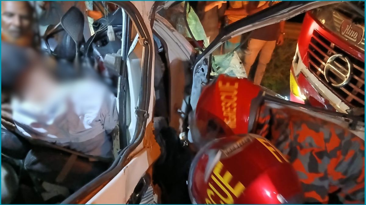 চট্টগ্রামে বাস-অ্যাম্বুলেন্স মুখোমুখি সংঘর্ষে আহত ৪