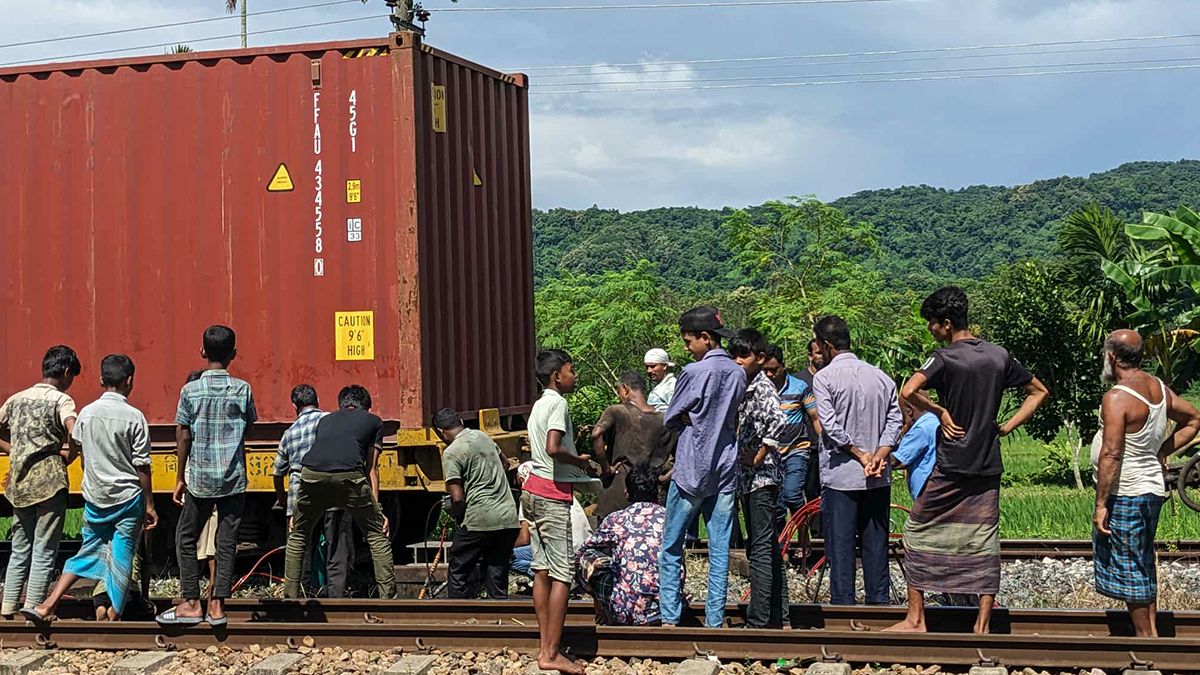 চট্টগ্রামে মালবাহী ট্রেনের বগি লাইনচ্যুত, ৩ ঘণ্টা পর চলাচল স্বাভাবিক