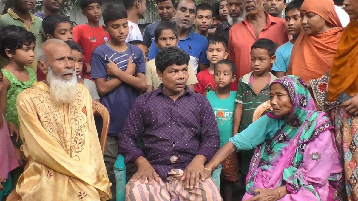 কুড়িগ্রামে ২৮ বছর আগে হারানো সন্তানকে ফিরে পেলেন মা-বাবা