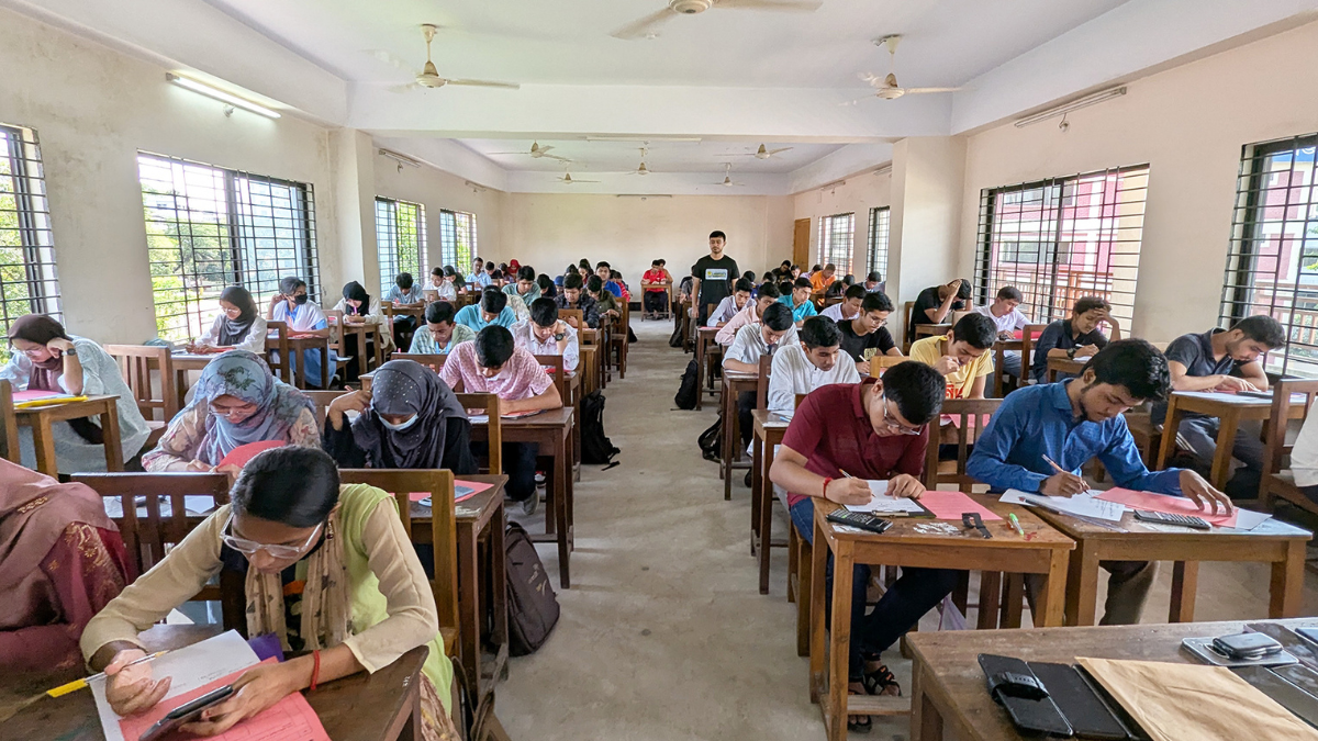 আল-আরাফাহ্ ইসলামী ব্যাংক বাংলাদেশ জুনিয়র সায়েন্স অলিম্পিয়াডের আঞ্চলিক পর্ব অনুষ্ঠিত