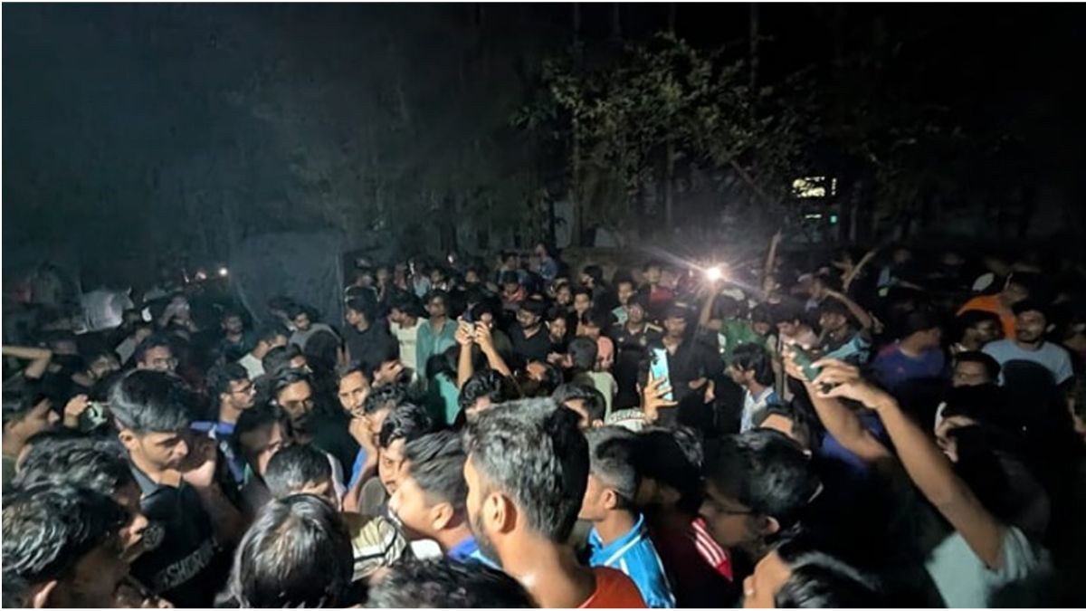 চবিতে শিক্ষার্থী-স্থানীয়দের সংঘর্ষে আহত অর্ধশতাধিক