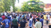 বাকৃবিতে হল ত্যাগের নির্দেশ প্রত্যাখ্যান করে শিক্ষার্থীদের বিক্ষোভ