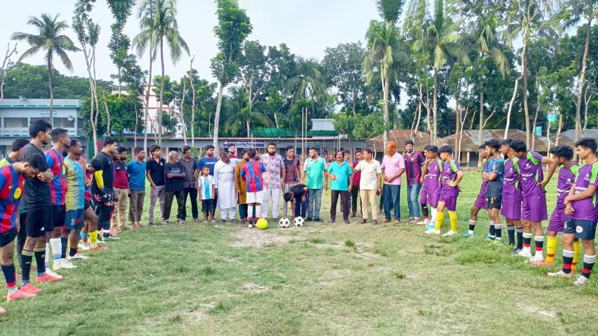 তরুণ প্রজন্মকে ডিভাইস ও মাদক থেকে দূরে রাখতে আলফাডাঙ্গায় প্রীতি ফুটবল ম্যাচ