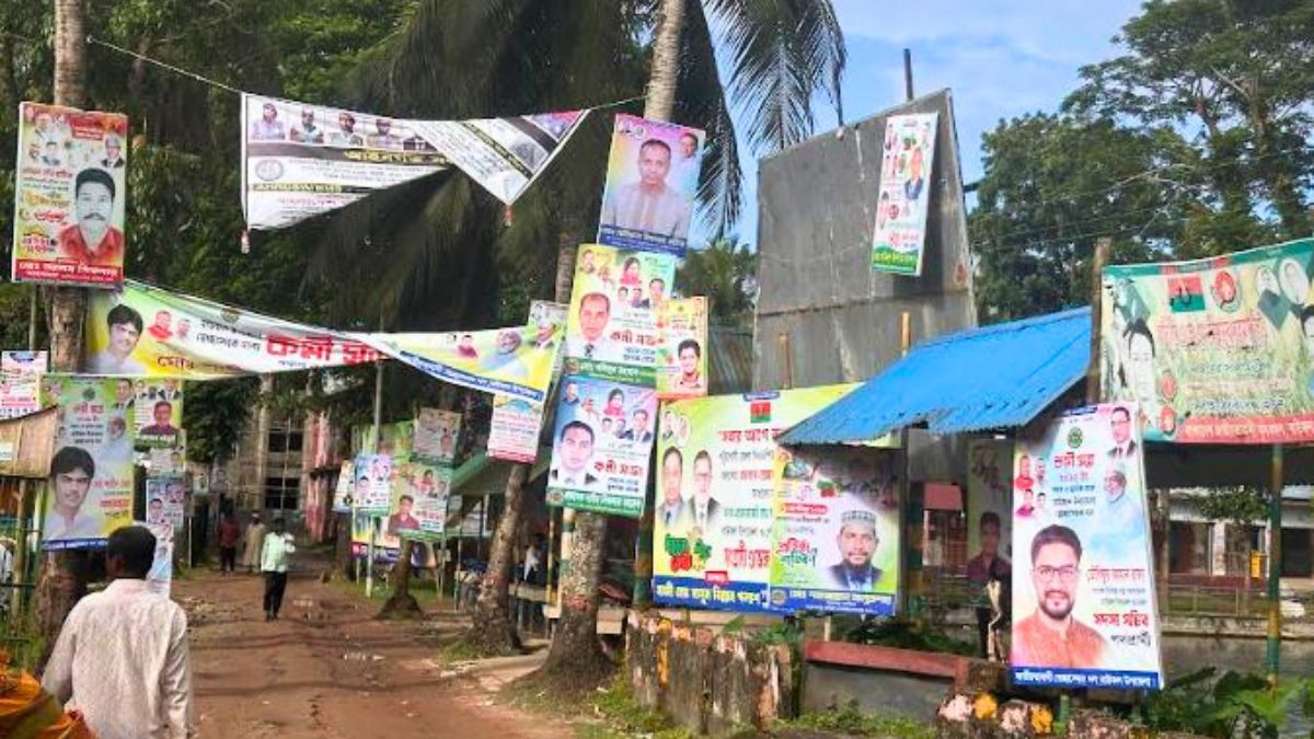 বাউফলে সরকারি দপ্তরে রাজনৈতিক প্রদর্শনী
