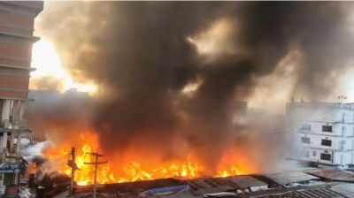 গাজীপুরে চান্দনা চৌরাস্তায় মার্কেটের আগুন নিয়ন্ত্রণে