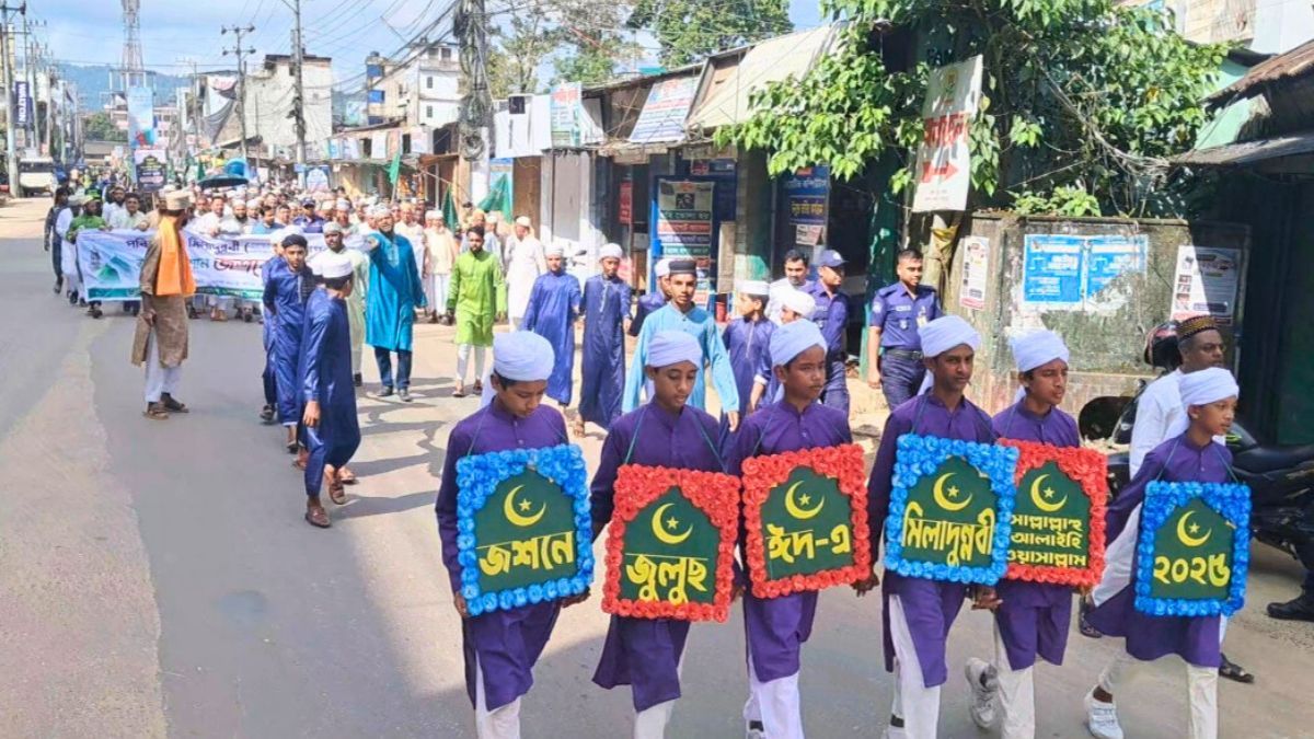 খাগড়াছড়িতে ঈদে মিলাদুন্নবী উপলক্ষে বর্ণাঢ্য র‌্যালি ও মিলাদ মাহফিল