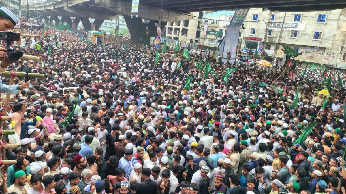 চট্টগ্রামে জশনে জুলুসে মানুষের ঢল, উৎসবমুখর নগরী
