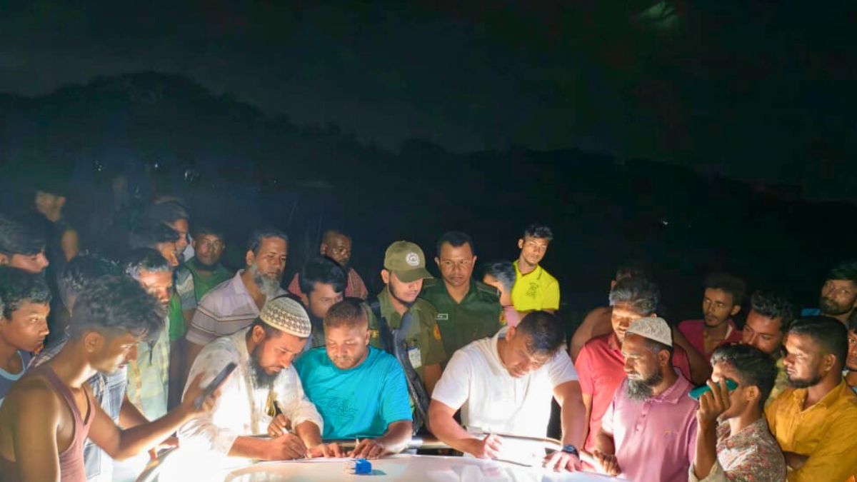 মহিপুরে অবৈধ খাল ভরাটে জরিমানা-কারাদণ্ড