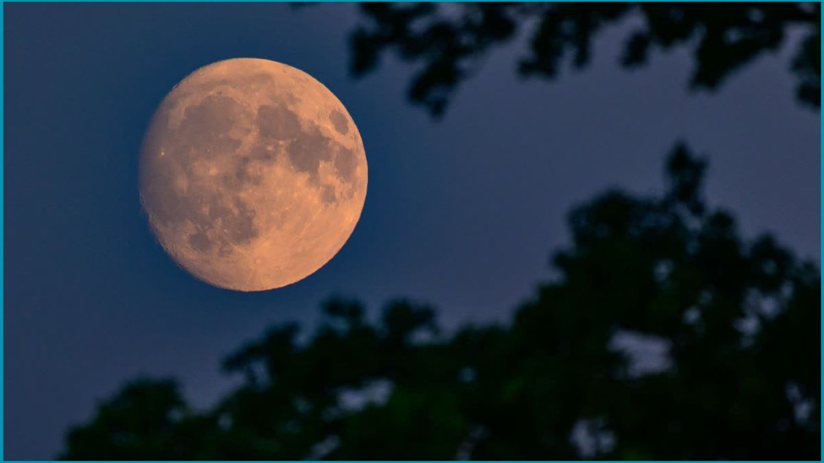 পূর্ণগ্রাস চন্দ্রগ্রহণ আজ রাতে