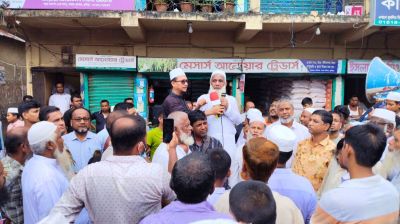 দীর্ঘদিনের জবরদখল-অব্যবস্থাপনার বিরুদ্ধে চৌয়ারায় শিক্ষার্থী ও ব্যবসায়ীদের প্রতিবাদ