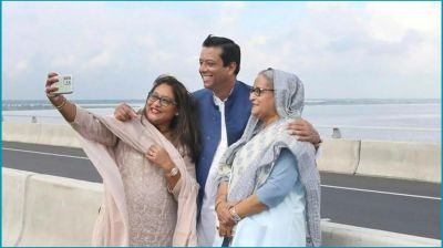 ছেলেমেয়েকে ‘দলীয় নেতৃত্বে’ আনছেন শেখ হাসিনা