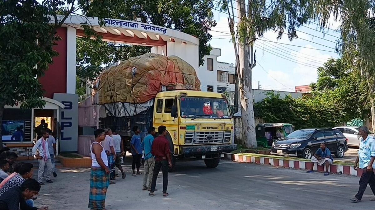 আমদানি কমলেও রপ্তানিতে চাঙা বাংলাবান্ধা স্থলবন্দর