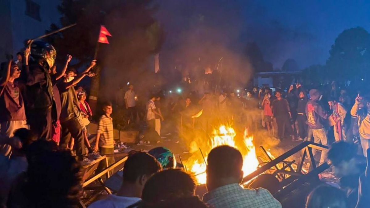 নেপালে জেন-জি বিক্ষোভ : একাধিক গণমাধ্যমে হামলা-ভাঙচুর