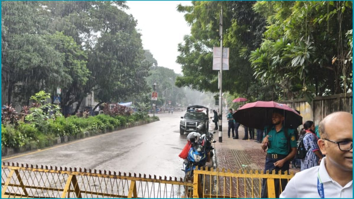 ডাকসু নির্বাচনে বৃষ্টির বাগড়া
