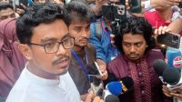 সিনেট ভবনের সামনে সাদিক কায়েমকে ঘিরে উত্তেজনা
