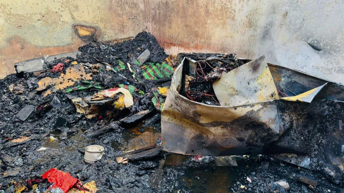 শ্রীপুরে গ্যাস সিলিন্ডার লিকেজে আগুনে ১৩ কক্ষ পুড়ে ছাই