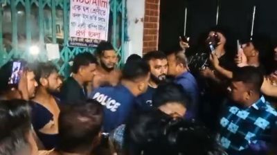 পটিয়ায় সিএনজি যাত্রীকে ছুরিকাঘাত, গণধোলাইয়ের পর গ্রেপ্তার ৪