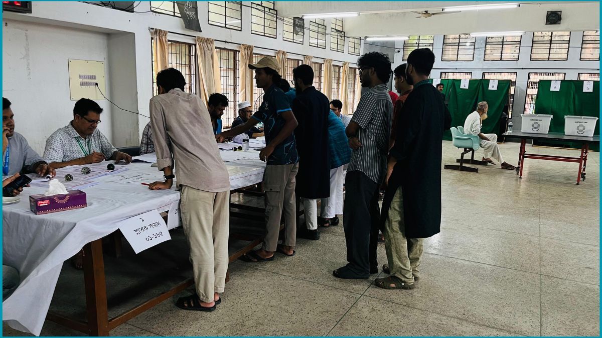 জাকসু নির্বাচনে প্রথম ঘণ্টায় ভোটার উপস্থিতি কম