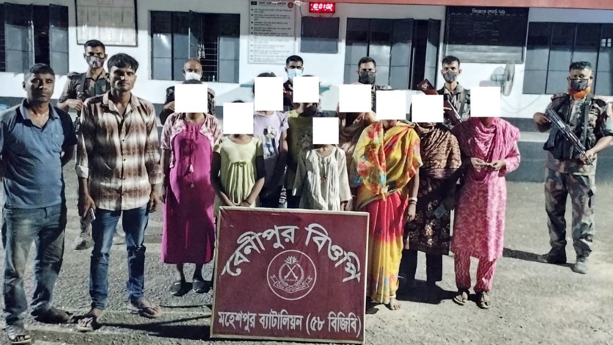 ভারত থেকে ফেরার পথে আটক ১১ বাংলাদেশি ফেরত দিল বিএসএফ