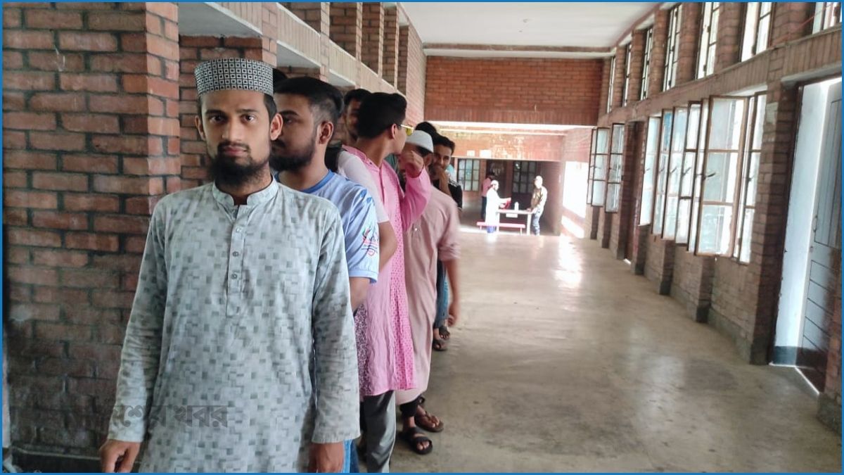 জাকসু নির্বাচনে ভোটারদের ‘অমোচনীয় কালি’ না দেওয়ার অভিযোগ