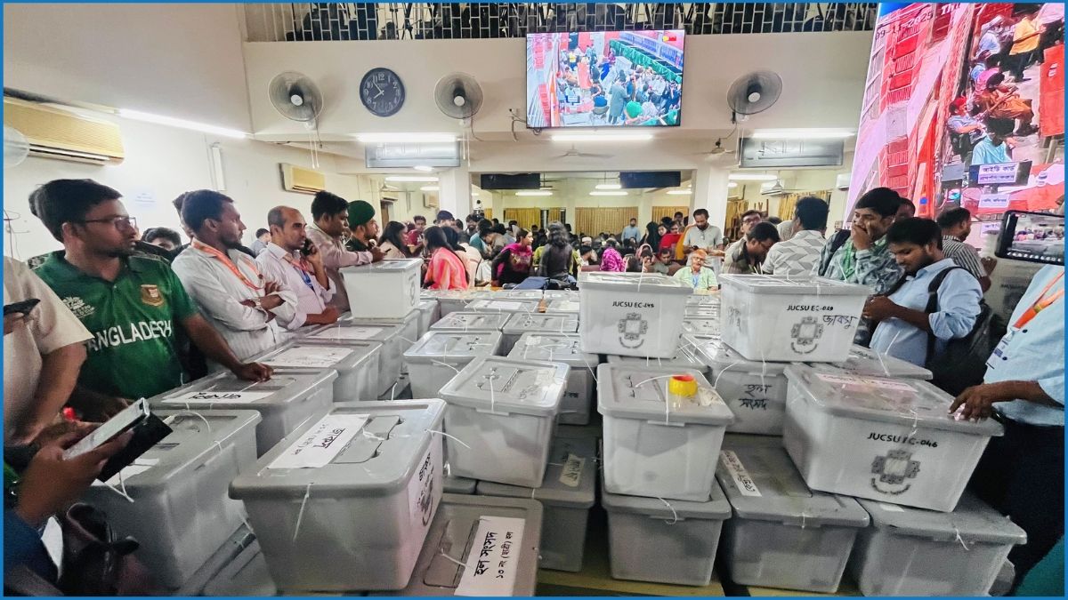 জাকসু নির্বাচনের ভোট গণনা চলছে ধীরগতিতে, ফলাফল আসতে পারে মধ্যরাতে