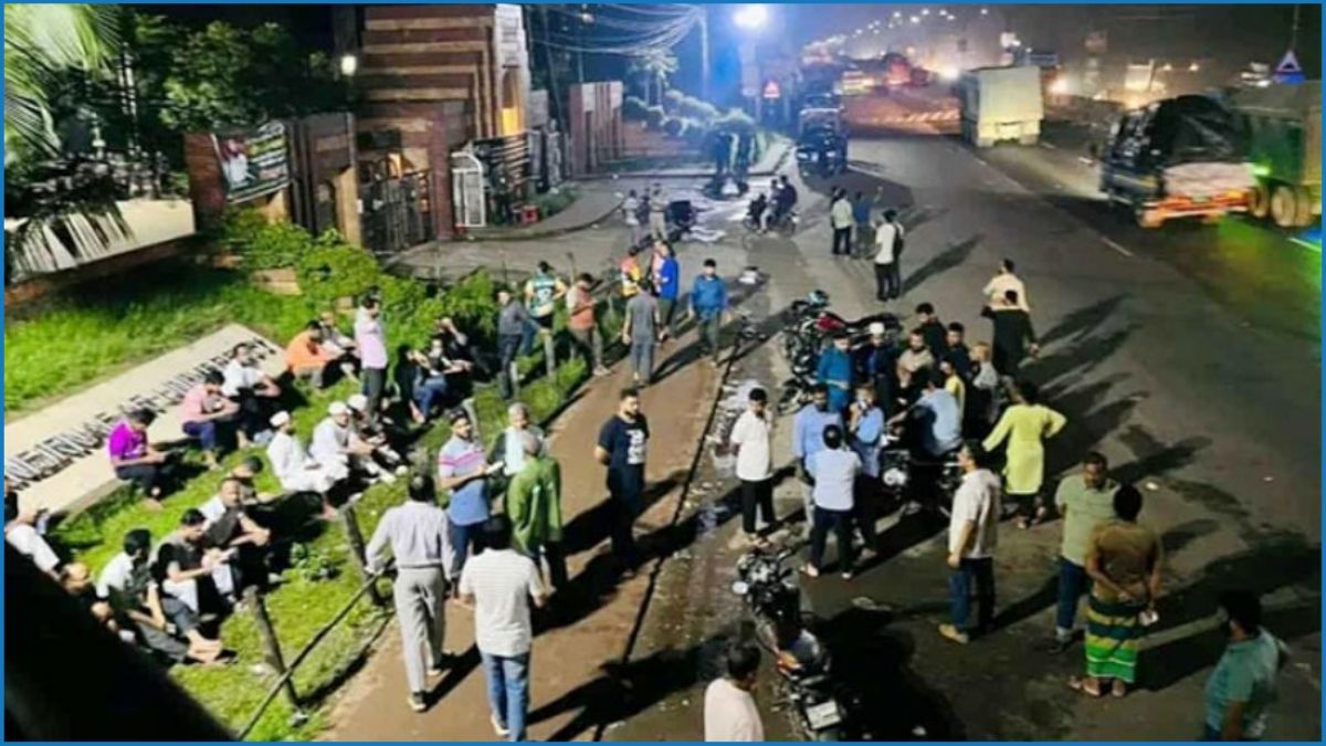 ভোট গণনার মধ্যে জাবি ফটকে রাতভর শিবির সমর্থকদের অবস্থান