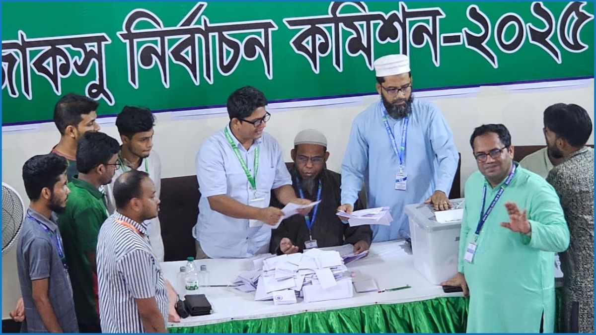 জাকসু নির্বাচনে এখনো চলছে ভোট গণনা