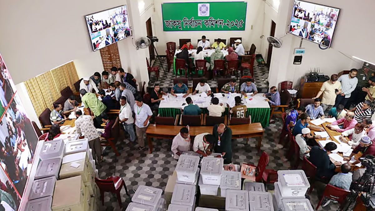 জাকসু নির্বাচন : ৫ হলের ফল প্রকাশ, রাত ১১টায় চূড়ান্ত ফল ঘোষণার আশা