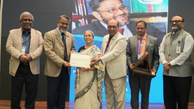 ইস্টার্ন ইউনিভার্সিটির উপাচার্য আইপিএম এডুকেশন লিডারশিপ অ্যাওয়ার্ড পেলেন