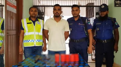 ঝিনাইদহের শৈলকুপায় অস্ত্র গুলি ও বিস্ফোরকসহ সন্ত্রাসী গ্রেফতার