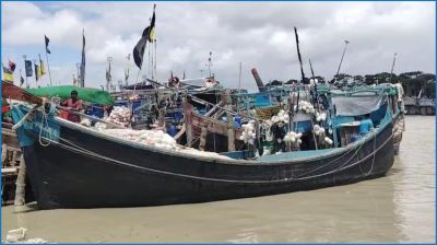 মাছধরা ট্রলারে গ্যাস সিলিন্ডার বিস্ফোরণে ৩ জেলে অগ্নিদগ্ধ