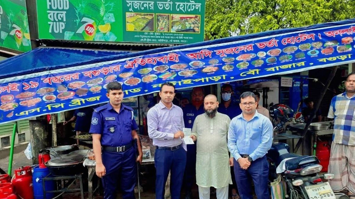 রান্নাঘরে তেলাপোকা, বগুড়ায় দুই হোটেলে লাখ টাকা জরিমানা