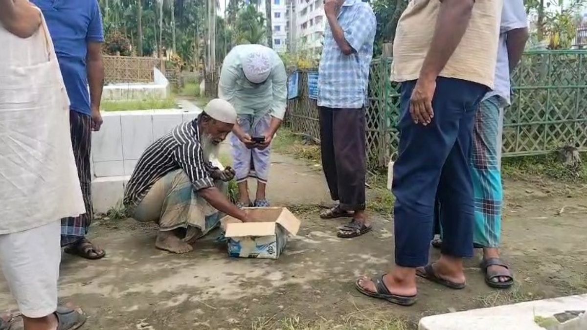 দাফনের সময় নড়ে উঠা সেই নবজাতকের মৃত্যু
