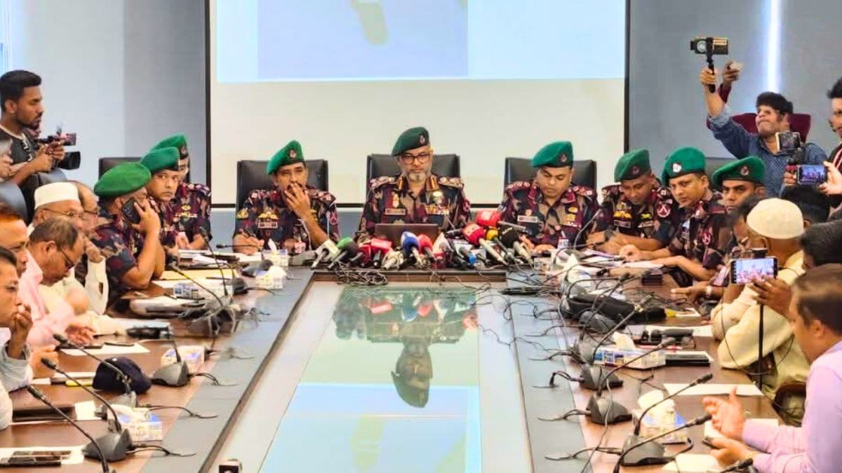 ‘রহস্যজনকভাবে মিয়ানমারে যাচ্ছে বাংলাদেশের অসংখ্য নৌযান’