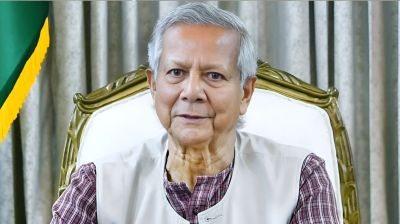 ঢাকেশ্বরী মন্দির পরিদর্শনে প্রধান উপদেষ্টা