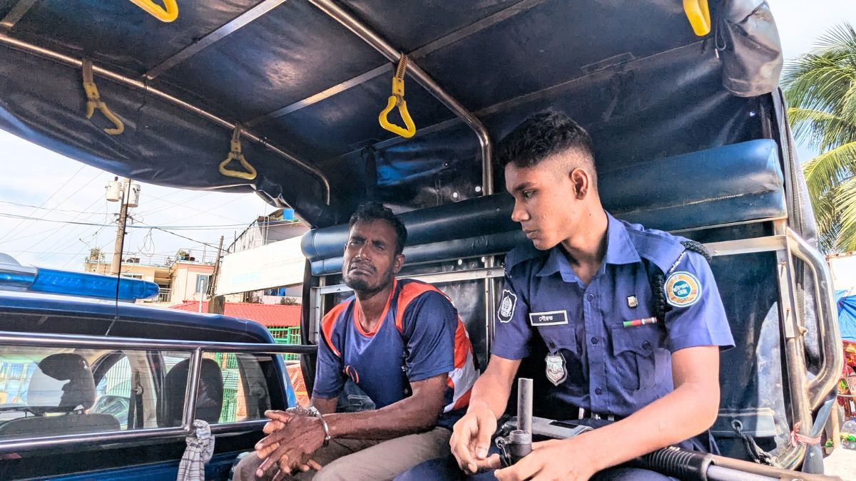 কুয়াকাটা সৈকতে নারী পর্যটকদের গোসলের ভিডিও ধারণ, যুবকের কারাদণ্ড