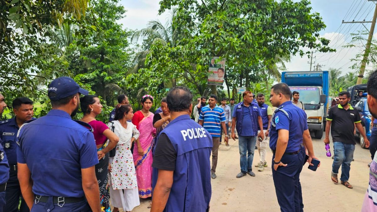 বাংলাদেশের খবরে সংবাদ প্রকাশের পর রূপগঞ্জে হিজড়াদের চাঁদাবাজির বিরুদ্ধে অভিযানে গ্রেপ্তার ১২