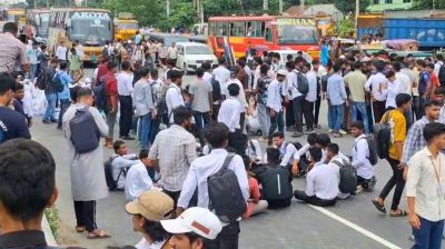 টাঙ্গাইলে পলিটেকনিক শিক্ষার্থীদের মহাসড়ক অবরোধ