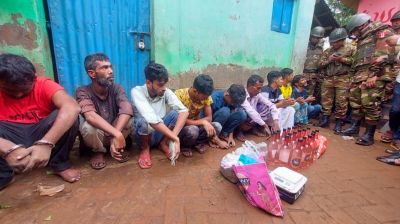 বগুড়ায় রেলওয়ে কলোনিতে মাদকবিরোধী অভিযানে গ্রেপ্তার ৯