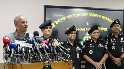 দুর্গাপূজা ঘিরে মিথ্যা প্রচার : স্বরাষ্ট্র উপদেষ্টা