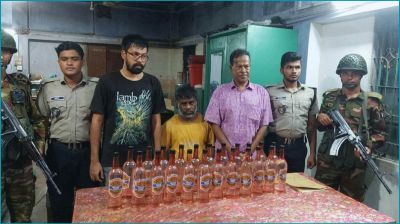 লক্ষ্মীপুরে ওষুধের দোকানে মদ বিক্রি, আটক ৩