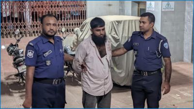 কুবির বাস চালককে মারধরের ঘটনায় সিএনজি চালক আটক