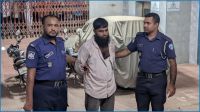 কুবির বাস চালককে মারধরের ঘটনায় সিএনজি চালক আটক