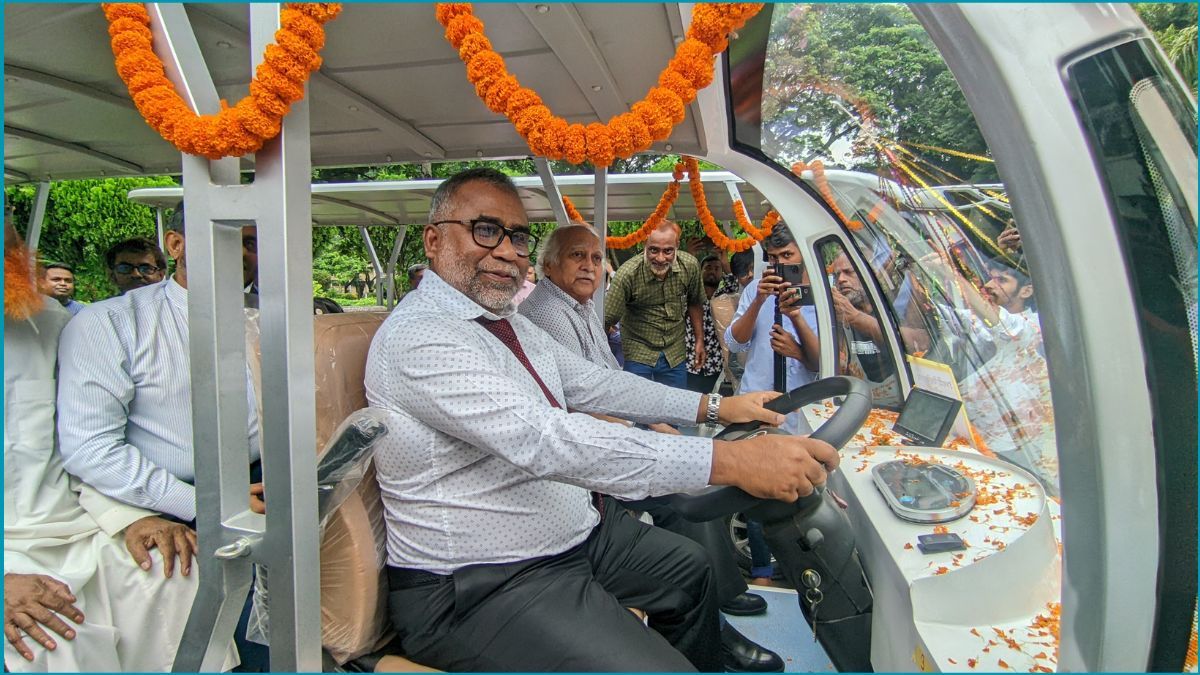 ইবিতে বৈদ্যুতিক শাটল কারের যাত্রা শুরু