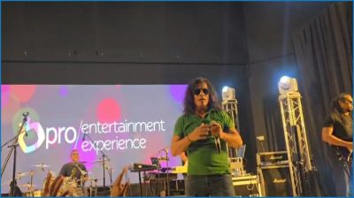 কানাডায় সংগীত সন্ধ্যা মাতালেন হাসান