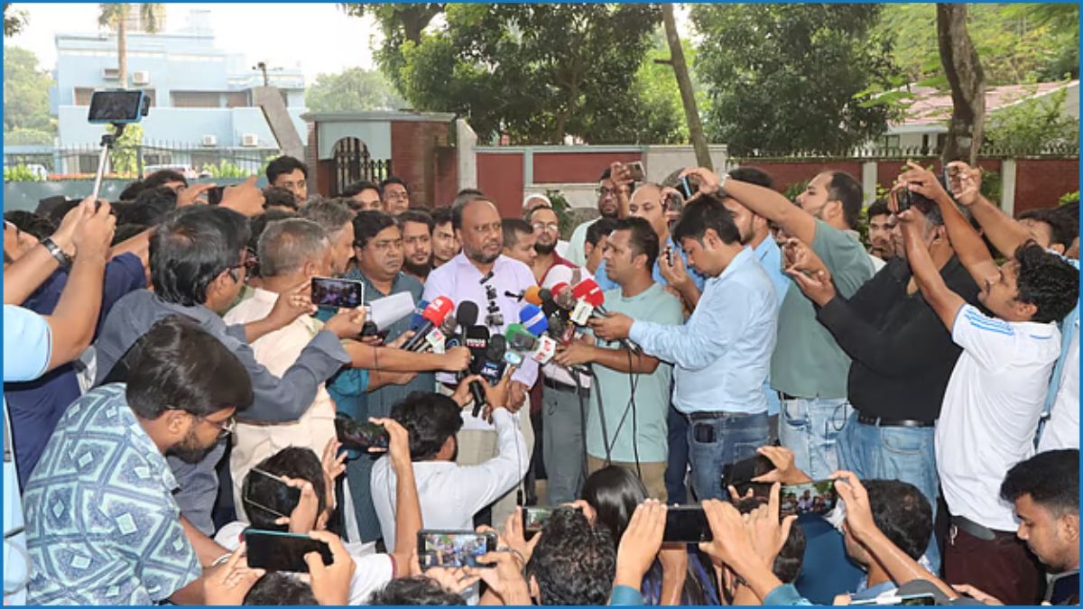 কমপ্লিট শাটডাউনে যাচ্ছেন রাবি শিক্ষক-কর্মচারীরা