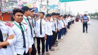 শ্রীপুরে পৃথক স্থানে ফুটওভার ব্রিজ নির্মাণের দাবিতে মানববন্ধন